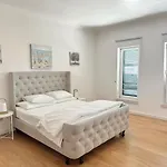 Yo-house