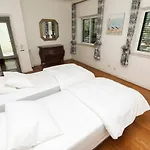 Yo-house *