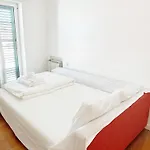 Yo-house *